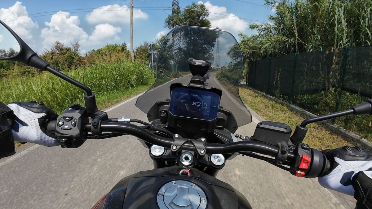 Test a Testa #9 - Moto Guzzi Stelvio vs Moto Guzzi V85 Strada: sfida in famiglia!